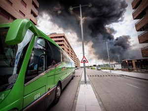 SE INCENDIA EL CEMENTERIO DE NEUMÁTICOS DE SESEÑA,QUE ACUMULA
